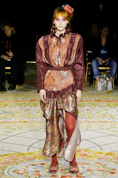 Look 50